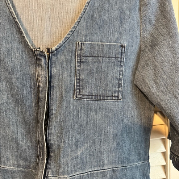 PrettyLittleThing Light Blue Denim Top - Picture 6 of 8
